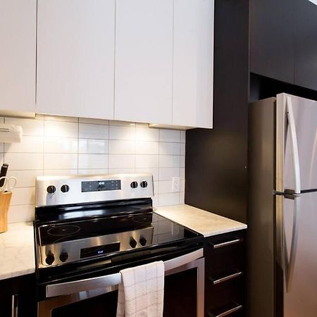 Sleek Condo In The Heart Of Little Italy By Den Stays Монреал Екстериор снимка
