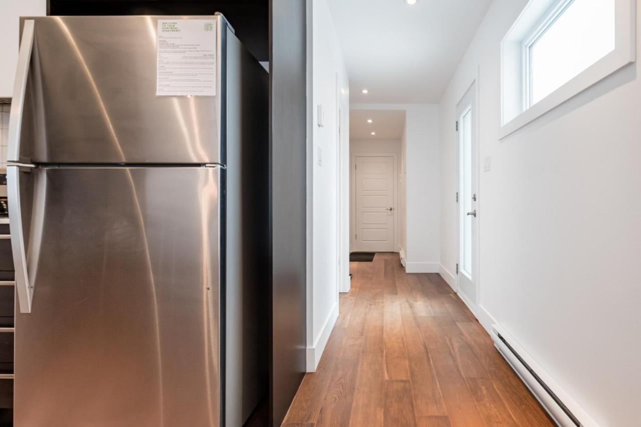 Sleek Condo In The Heart Of Little Italy By Den Stays Монреал Стая снимка