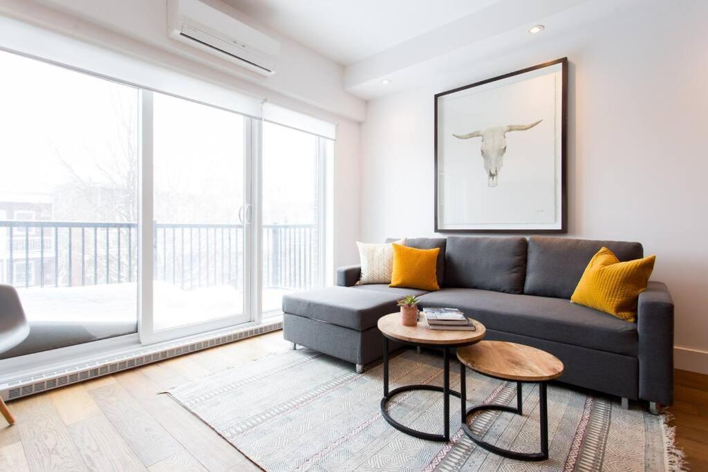 Sleek Condo In The Heart Of Little Italy By Den Stays Монреал Екстериор снимка
