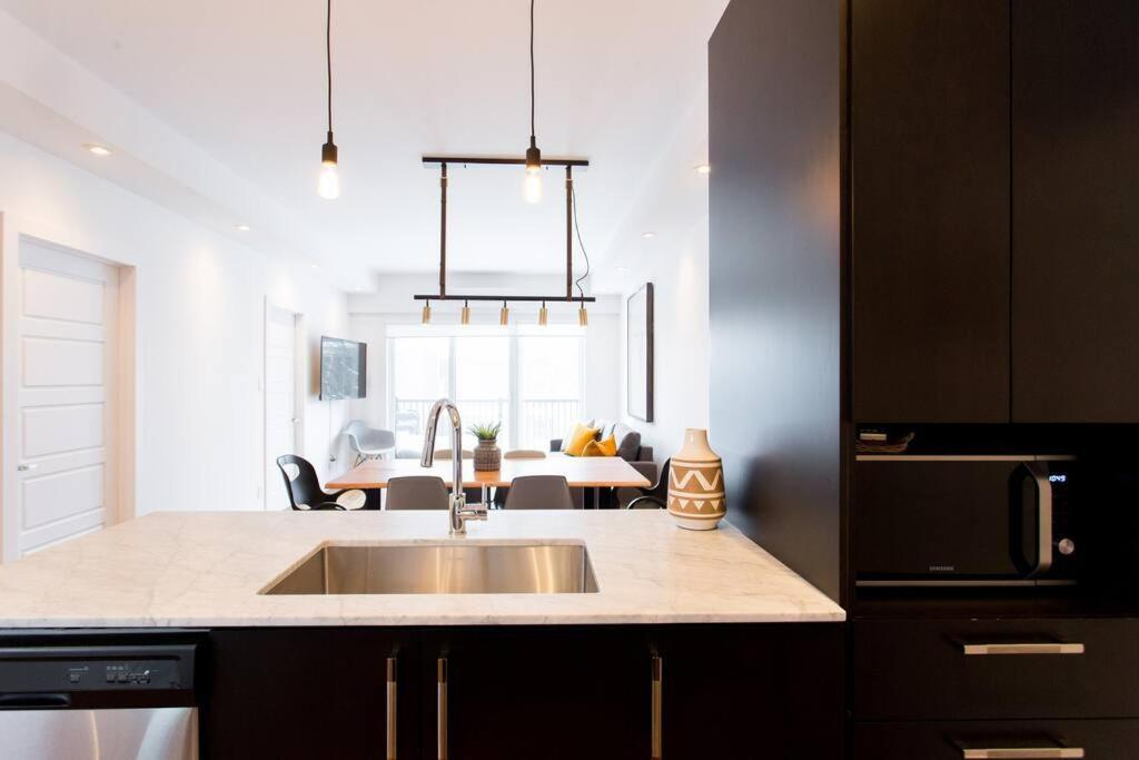Sleek Condo In The Heart Of Little Italy By Den Stays Монреал Екстериор снимка
