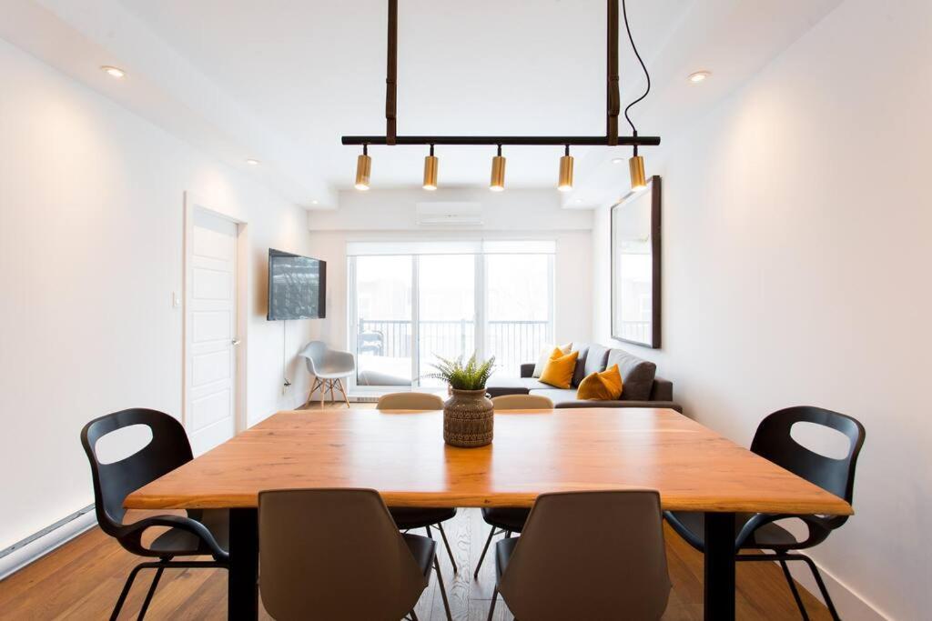 Sleek Condo In The Heart Of Little Italy By Den Stays Монреал Екстериор снимка
