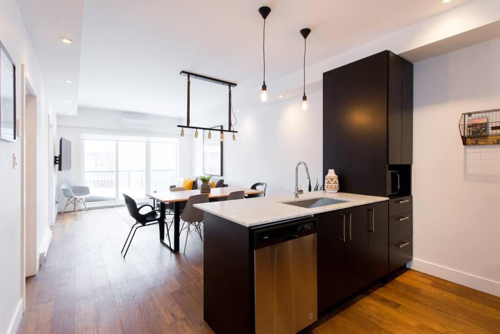 Sleek Condo In The Heart Of Little Italy By Den Stays Монреал Екстериор снимка